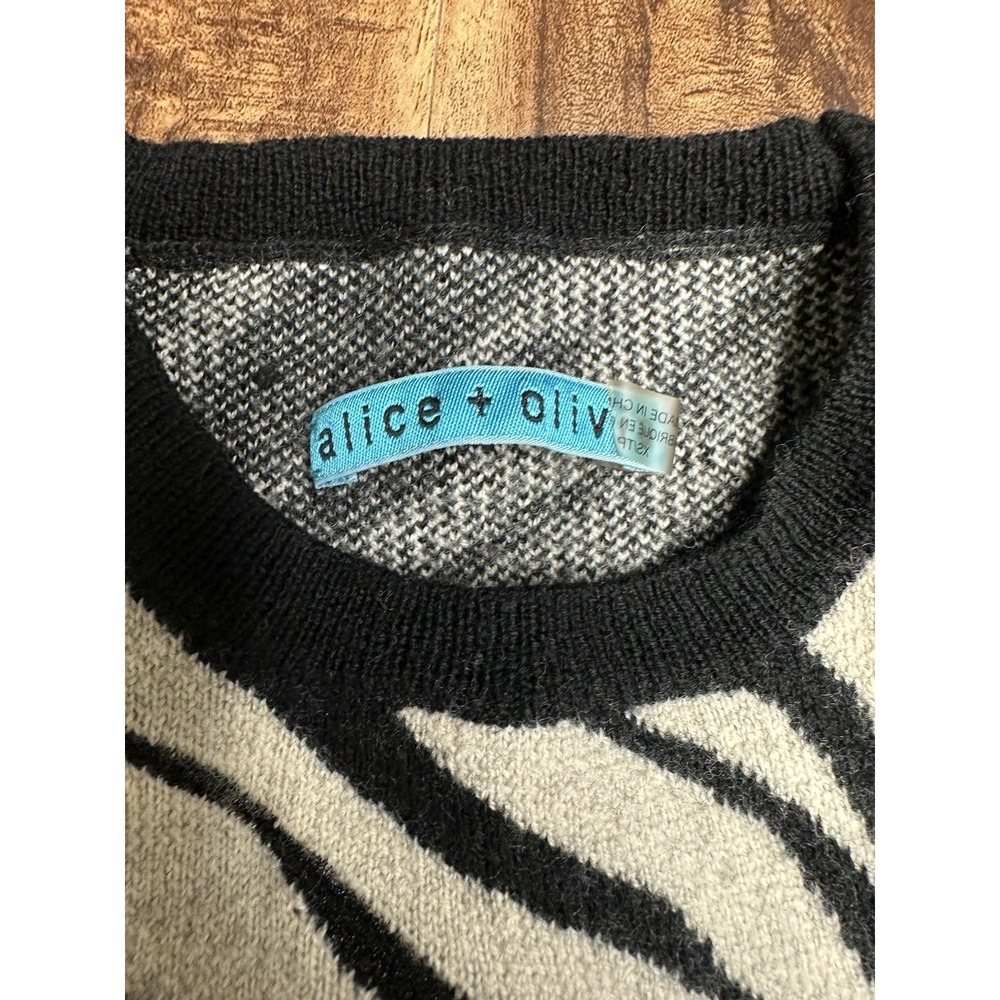 Alice Olivia Women Zebra Cat Intarsia Knit Sweater XS Black White - Picture 2 of 9